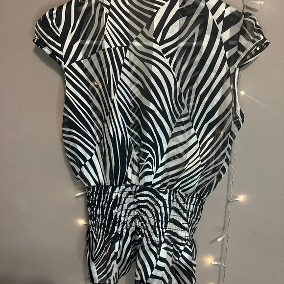 Janice-Women size small silky shirt blouse -black and white design - Picture 3 of 4